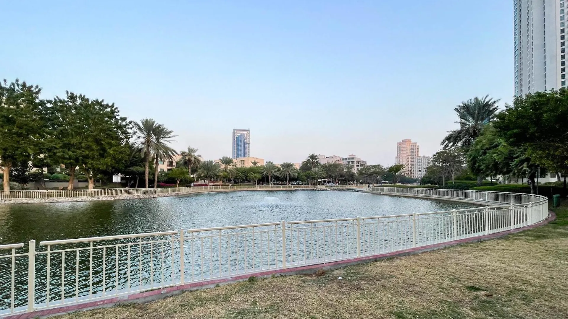 Apartamento Bnbmehomes - Golf Tower 1 Dubái