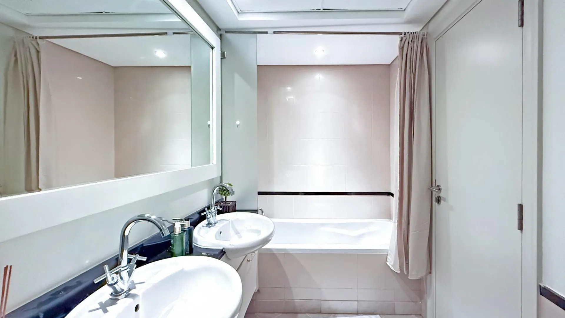 Bnbmehomes - Golf Tower 1 Dubai